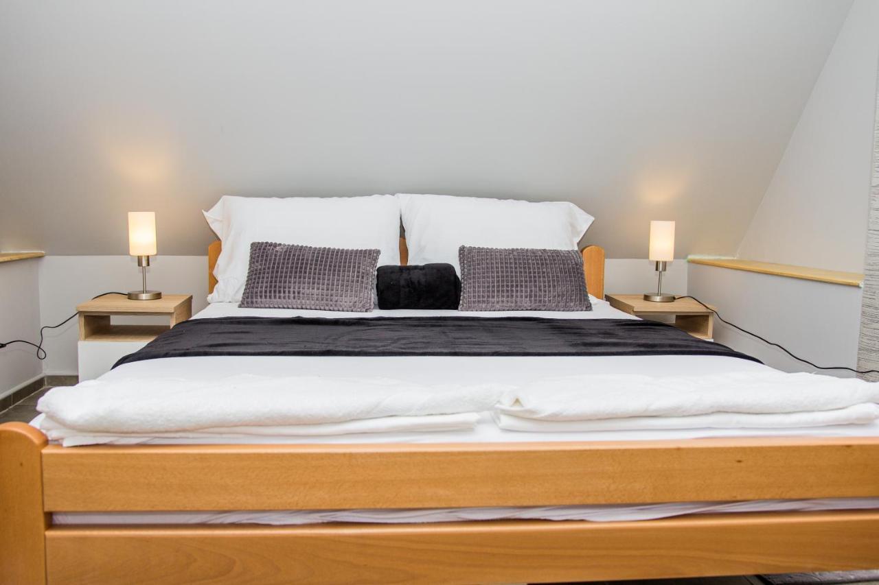 Feher Akac Guest House Palić エクステリア 写真